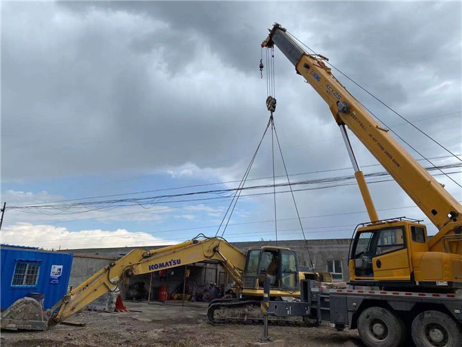 阿勒泰25吨吊车的工作半径是多少？