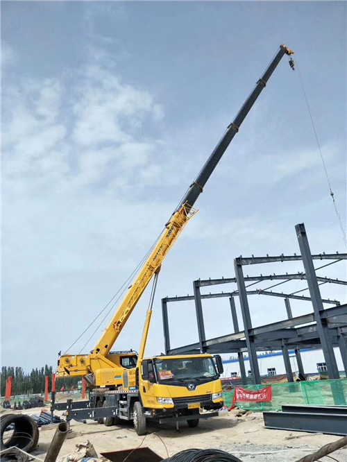 阿勒泰超高层建筑钢结构吊装案例